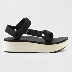 Like new teva platform looks new the bottoms look unused